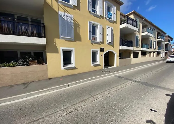 Centre 1 Bed דירה קוגולין